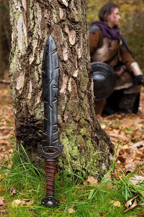 Battleworn Celtic Leaf LARP Short Sword - 24in Epic Armoury