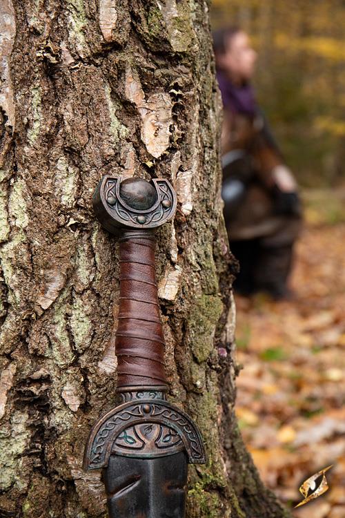 Battleworn Celtic Leaf LARP Short Sword - 24in Epic Armoury